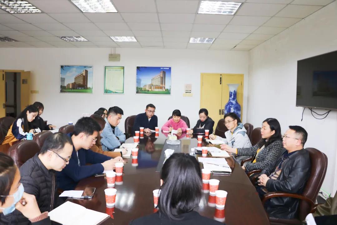 学校工会召开青年教职工代表座谈会
