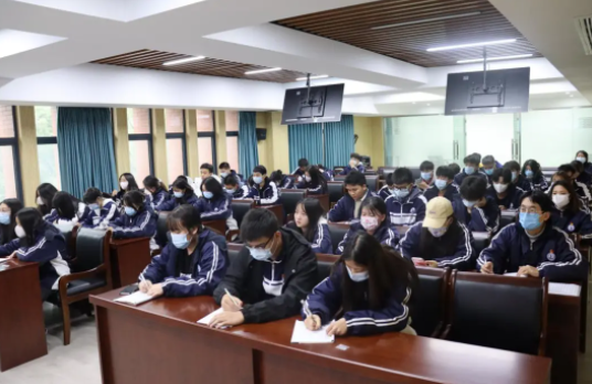 我校掀起团员青年学习十九届六中全会精神热潮